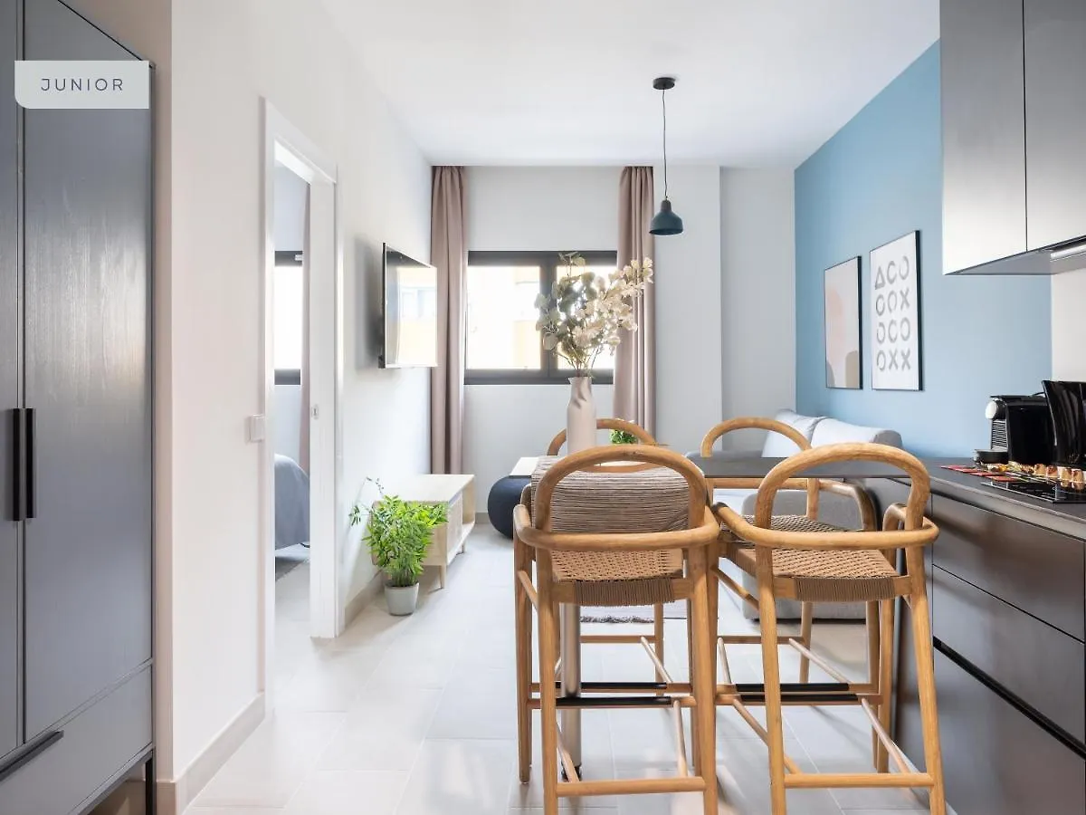 Limehome Sevilla Calle Torcuato Luca De Tena - Digital Access 3*, Севилья