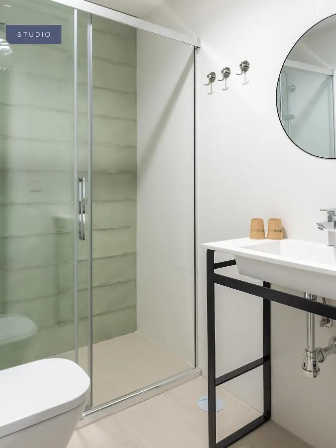 Limehome Sevilla Calle Torcuato Luca De Tena - Digital Access 3*, Севилья