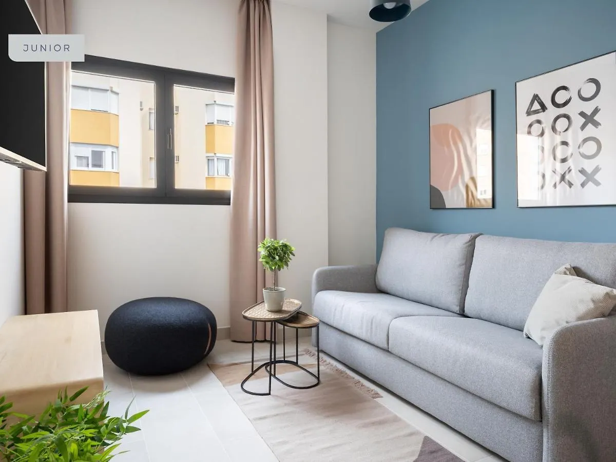 Limehome Sevilla Calle Torcuato Luca De Tena - Digital Access 3*, Σεβίλλη